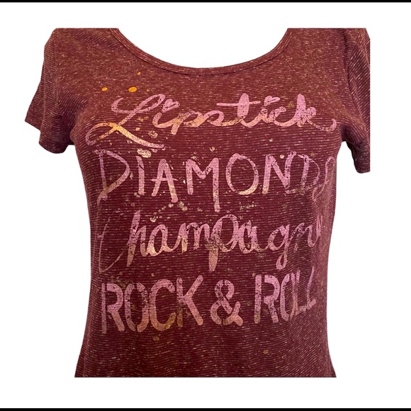 Socialite Side Twist Detail Graphic Top